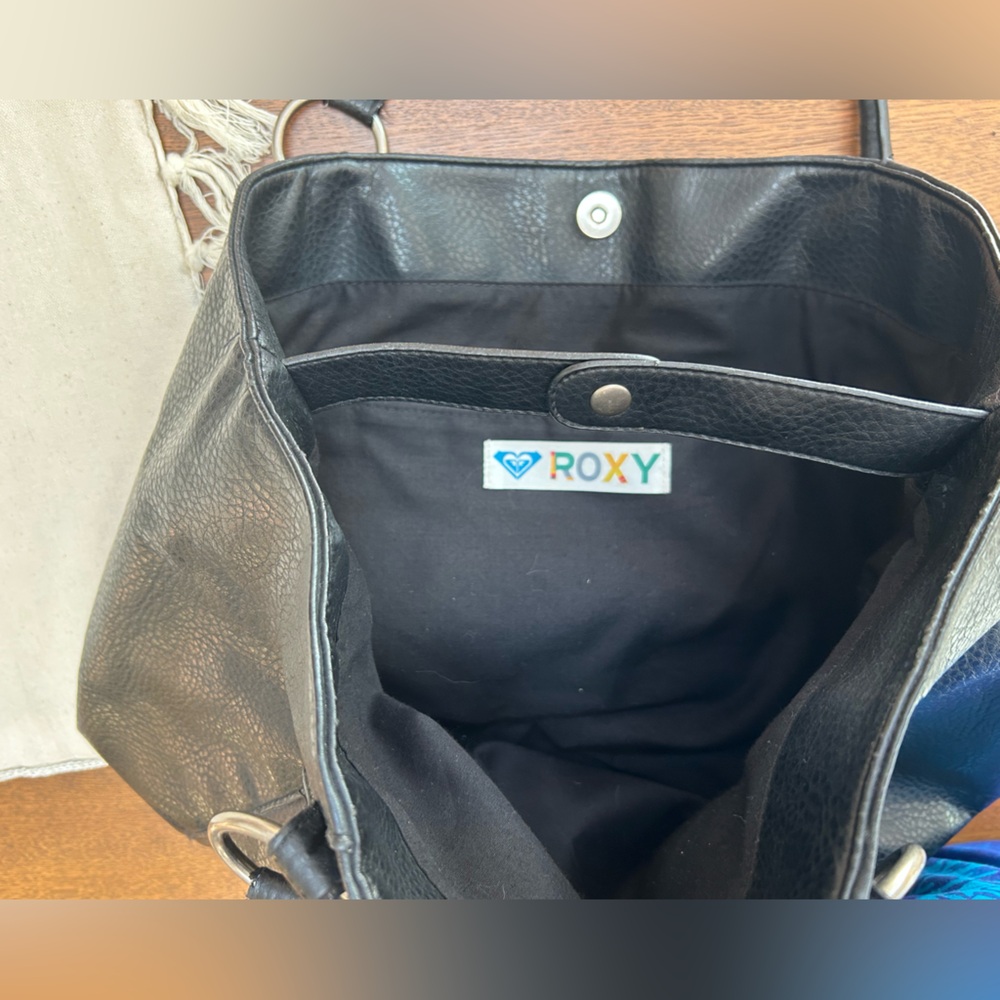 ROXY large BlackTote Bag, double handle, secure cinch up snap system. - Picture 2 of 10